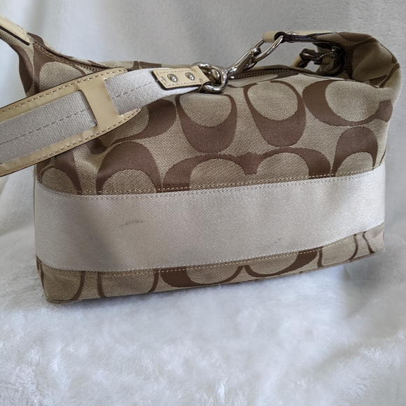 Coach Signature Hand bag - Picture 4 of 16